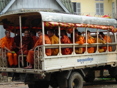 Буддийские монахи в Пномпене