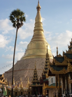 Главная святыня Мьянмы - пагода Шведагон в Янгоне